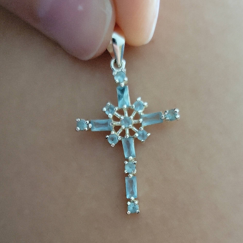 Elegant Silver Cross Pendant